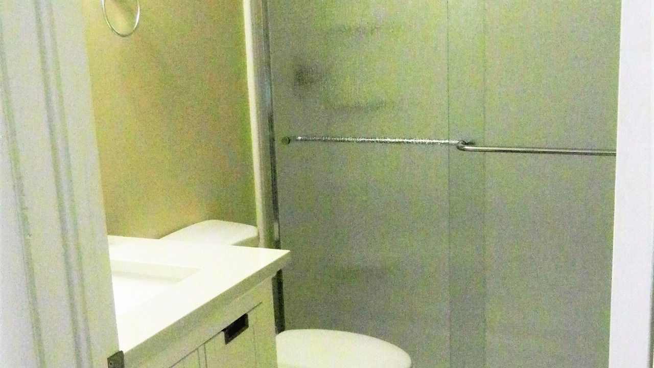 Photo of Bathroom in Willoughby Spit