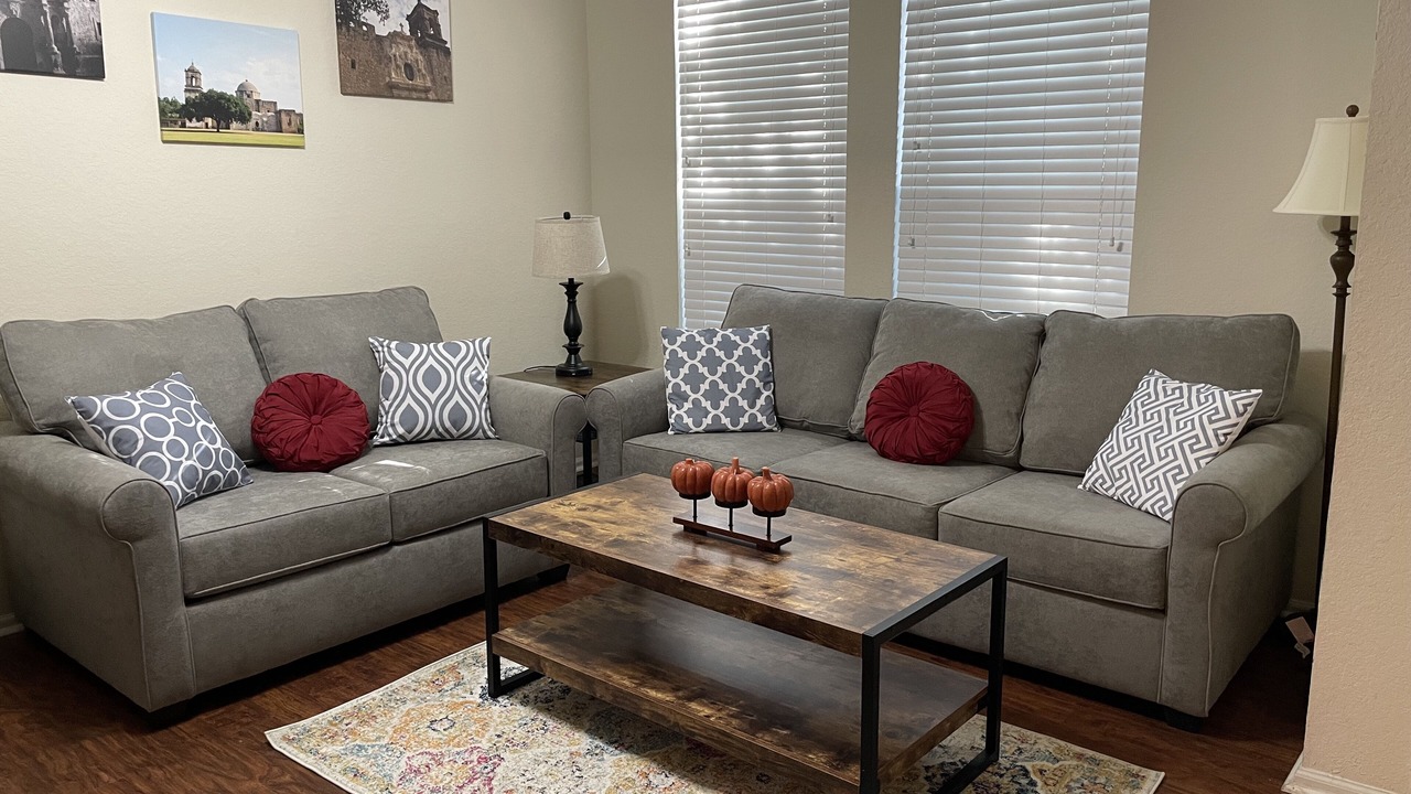Photo of Livingroom in North Central Thousand Oaks