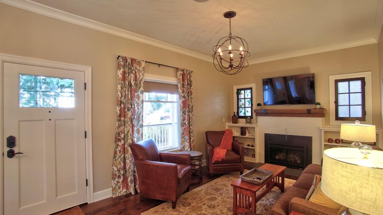 Photo of Livingroom in McMinnville