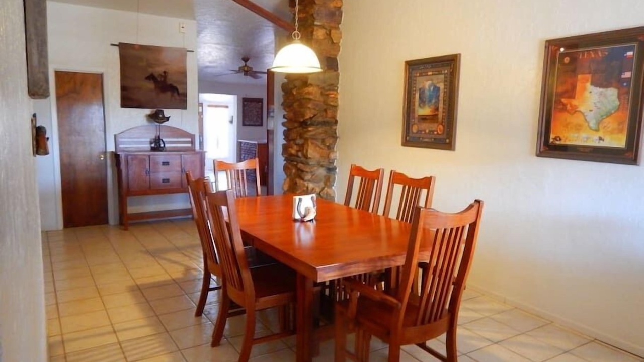 Photo of Livingroom in Brewster County