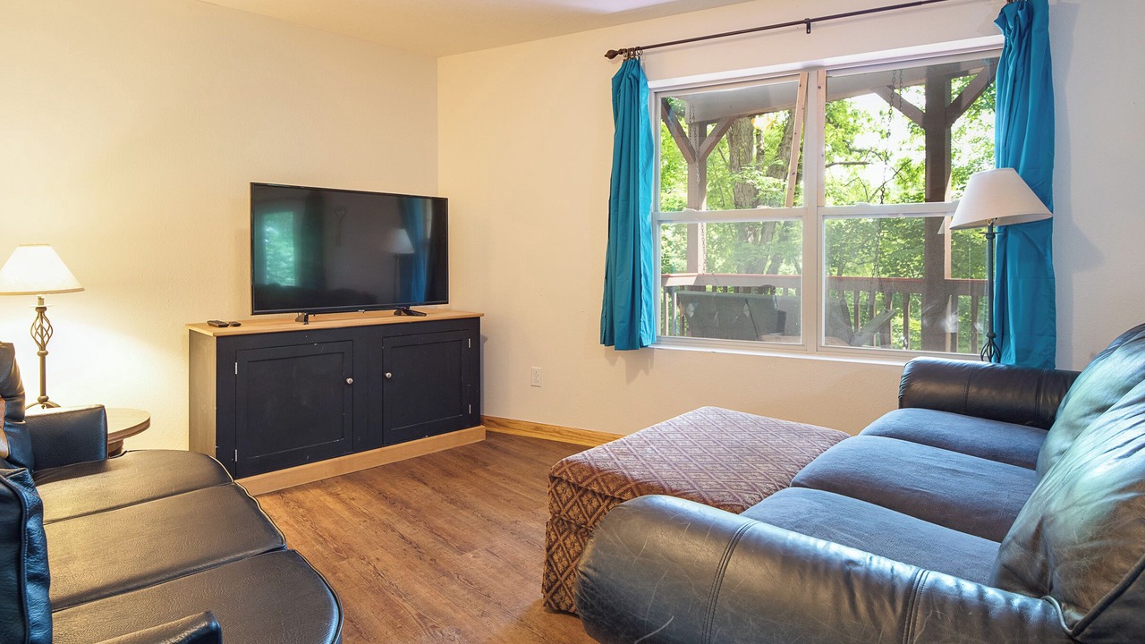 Photo of Bedroom in Flat Hollow Marina