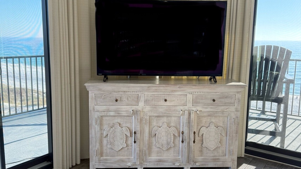 Photo of Livingroom in Biltmore Beach