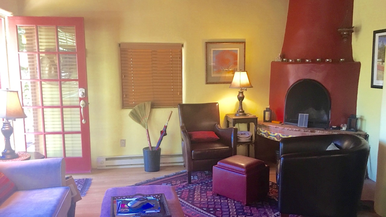 Photo of Livingroom in South Capitol