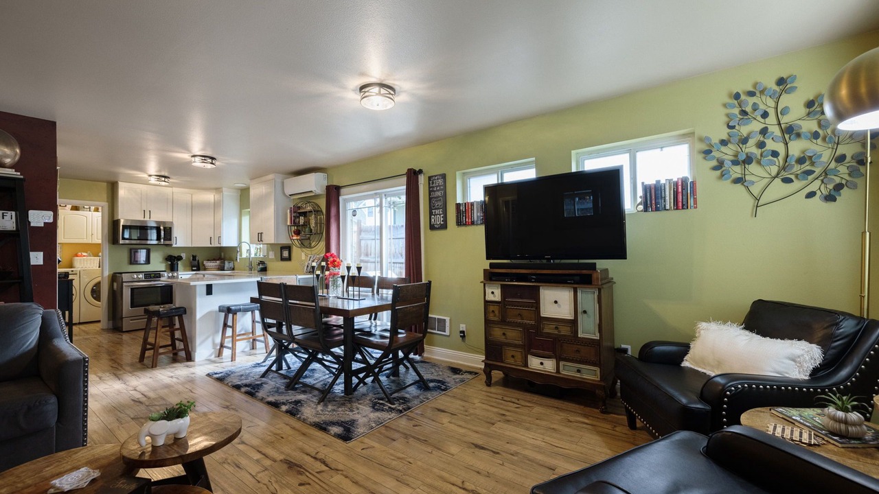 Photo of Livingroom in Bend