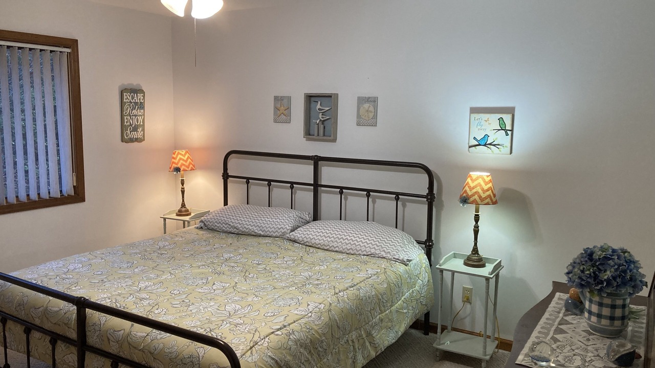 Photo of Bedroom in Alpine Bay