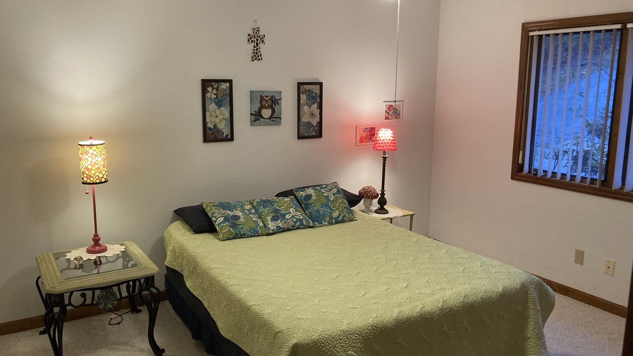 Photo of Bedroom in Alpine Bay