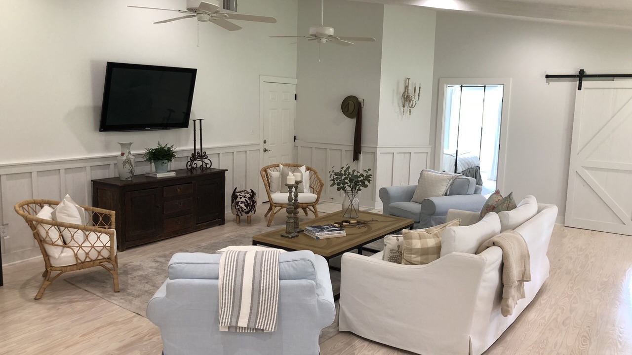 Photo of Livingroom in Round Top