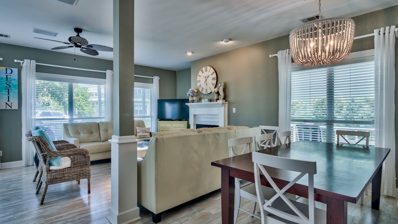 Photo of Livingroom in Clipper Cove