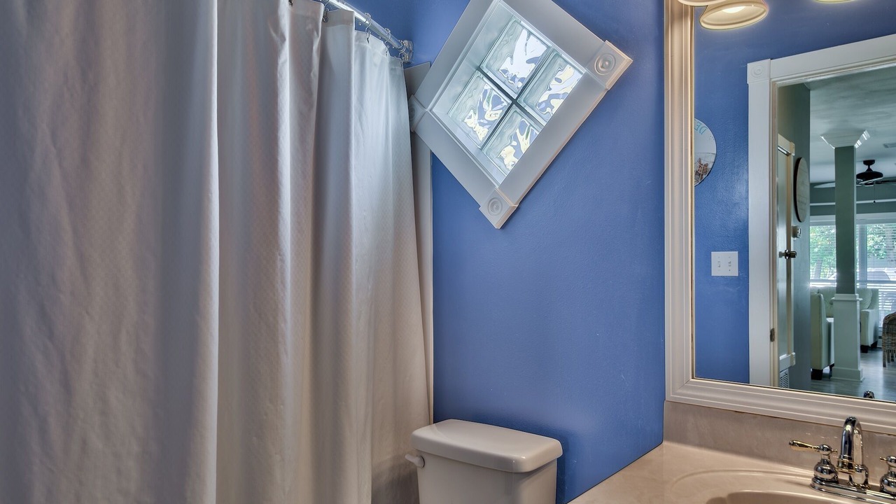 Photo of Bathroom in Clipper Cove