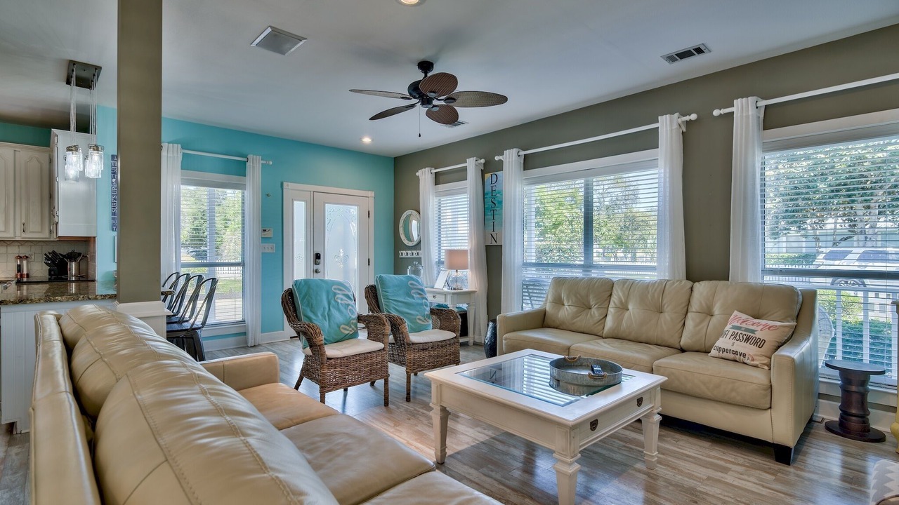 Photo of Livingroom in Clipper Cove