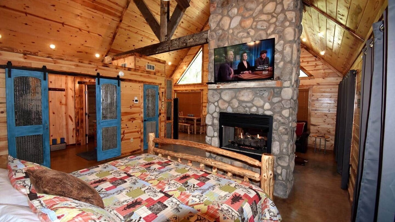 Photo of Bedroom in Hochatown