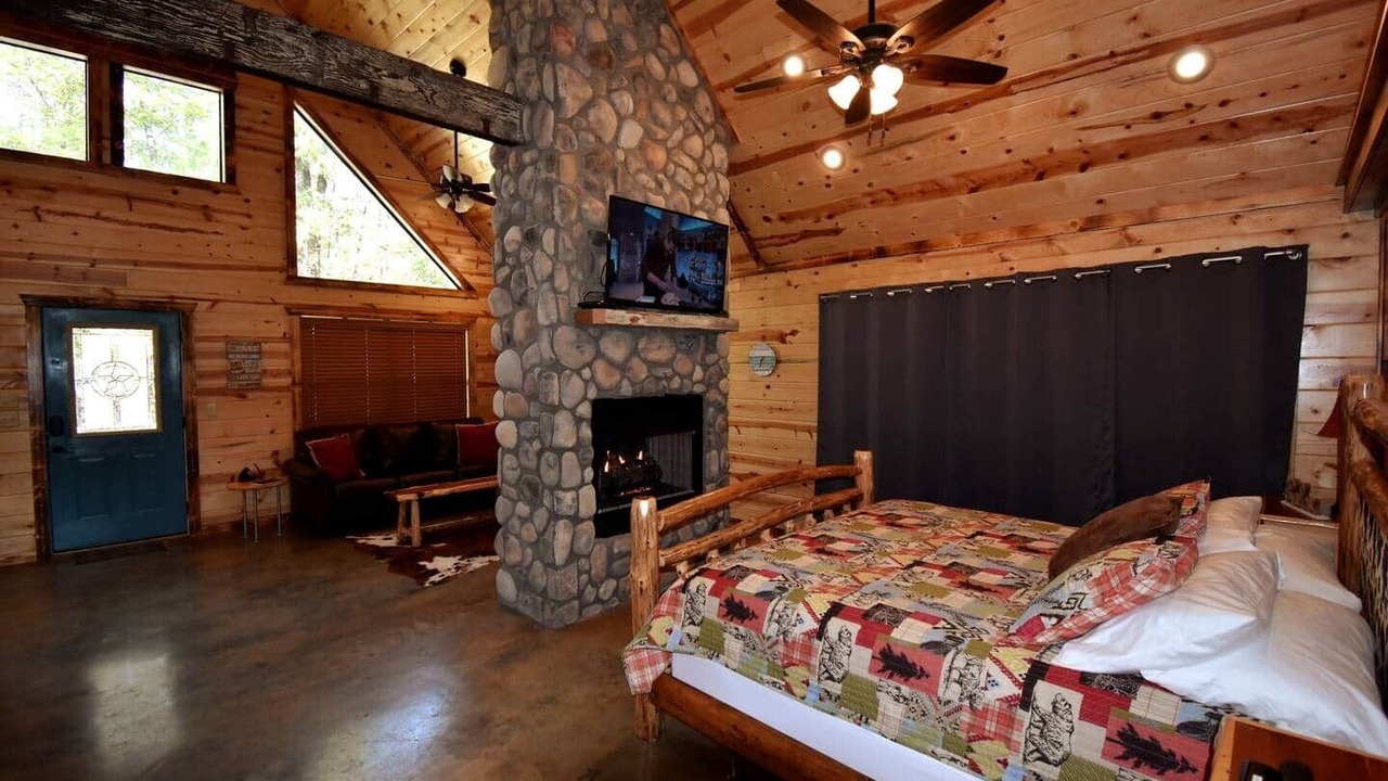 Photo of Bedroom in Hochatown