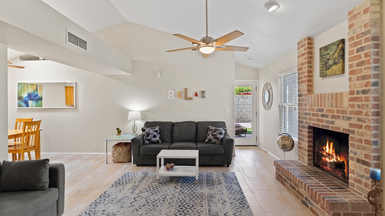 Photo of Livingroom in Desert Foothills Estates