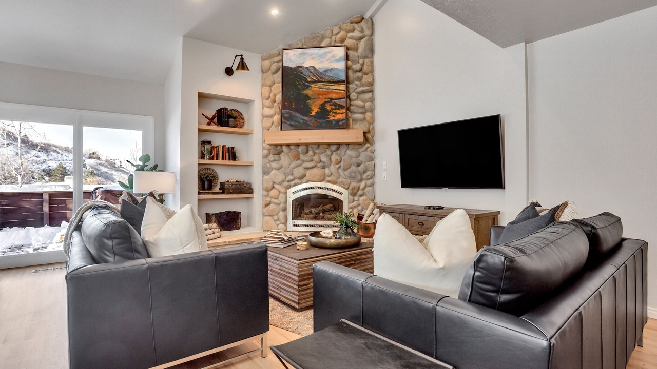 Photo of Livingroom in Cottonwood Heights