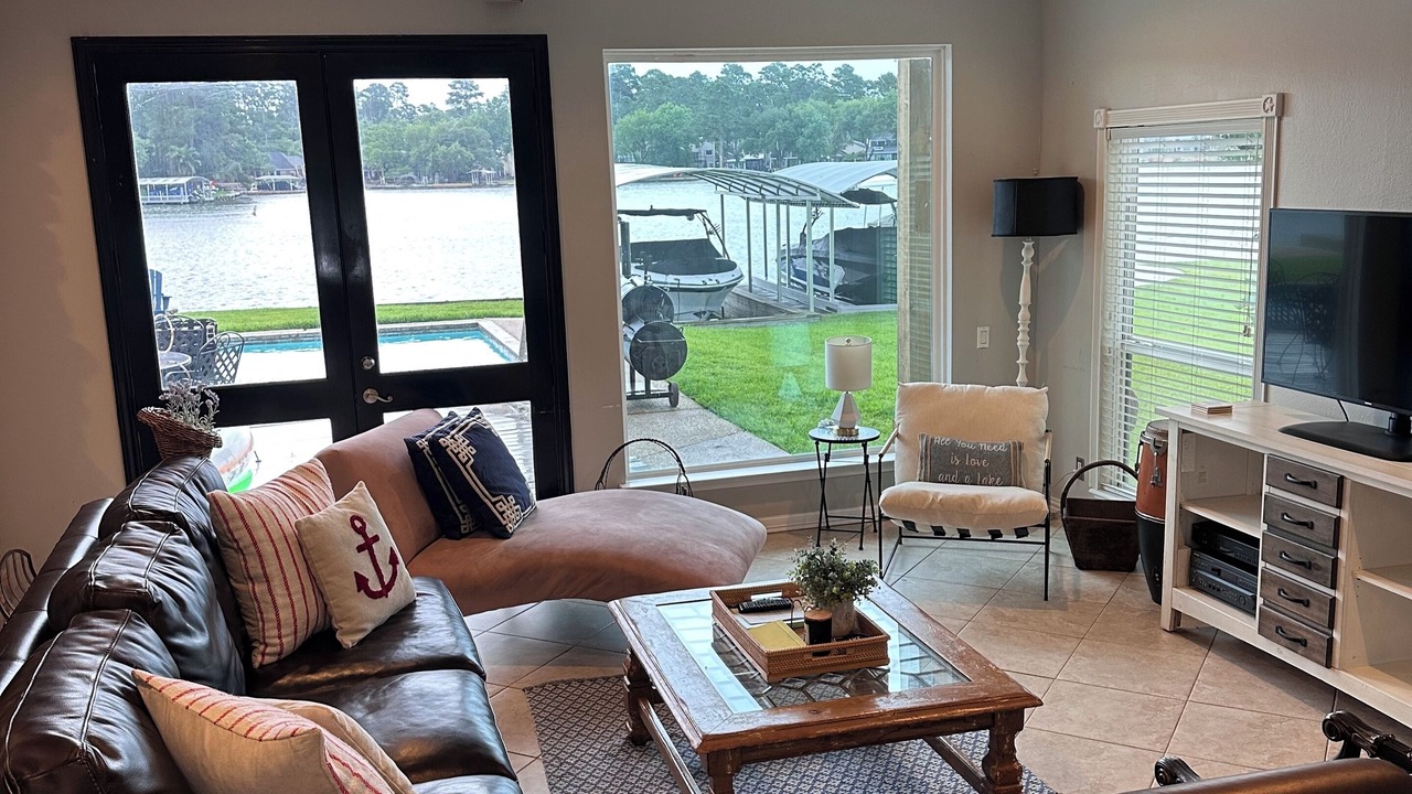 Photo of Livingroom in Walden on Lake Conroe