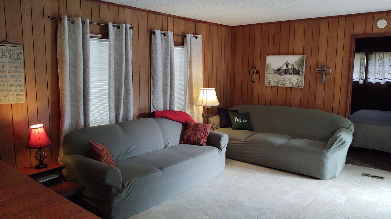 Photo of Livingroom in Bronson
