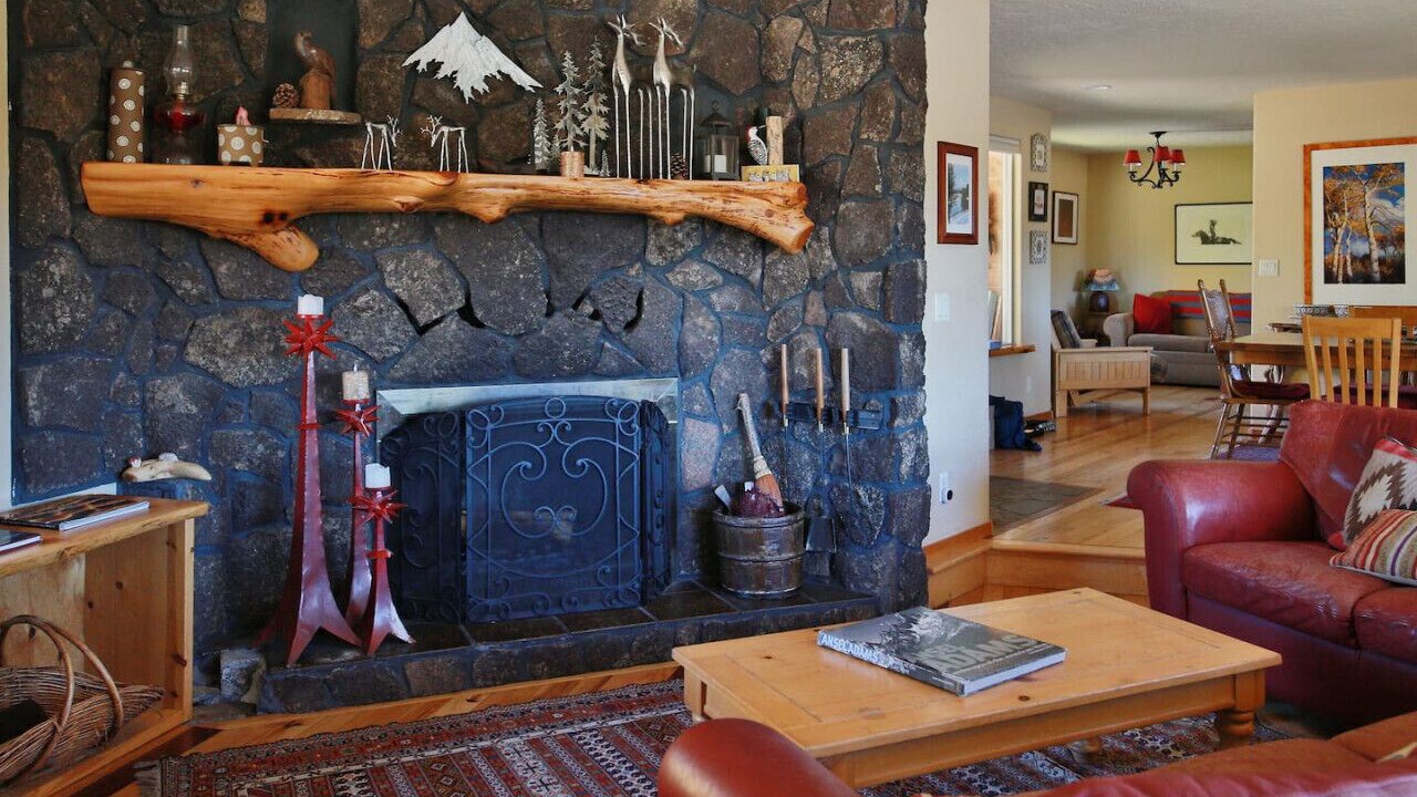 Photo of Livingroom in Oregon Water Wonderland