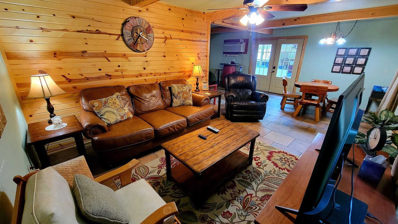 Photo of Livingroom in Broken Bow