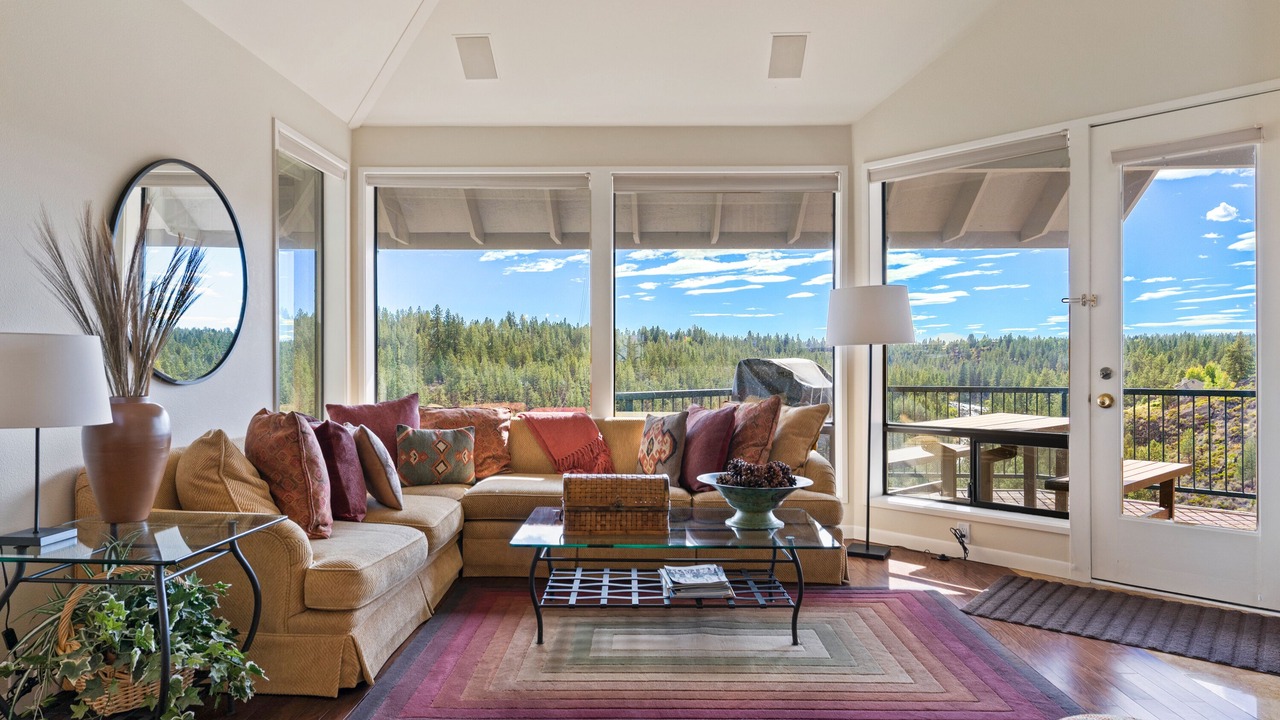Photo of Livingroom in Century West