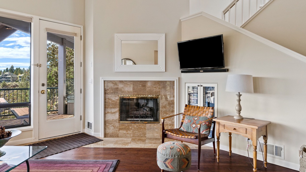 Photo of Livingroom in Century West