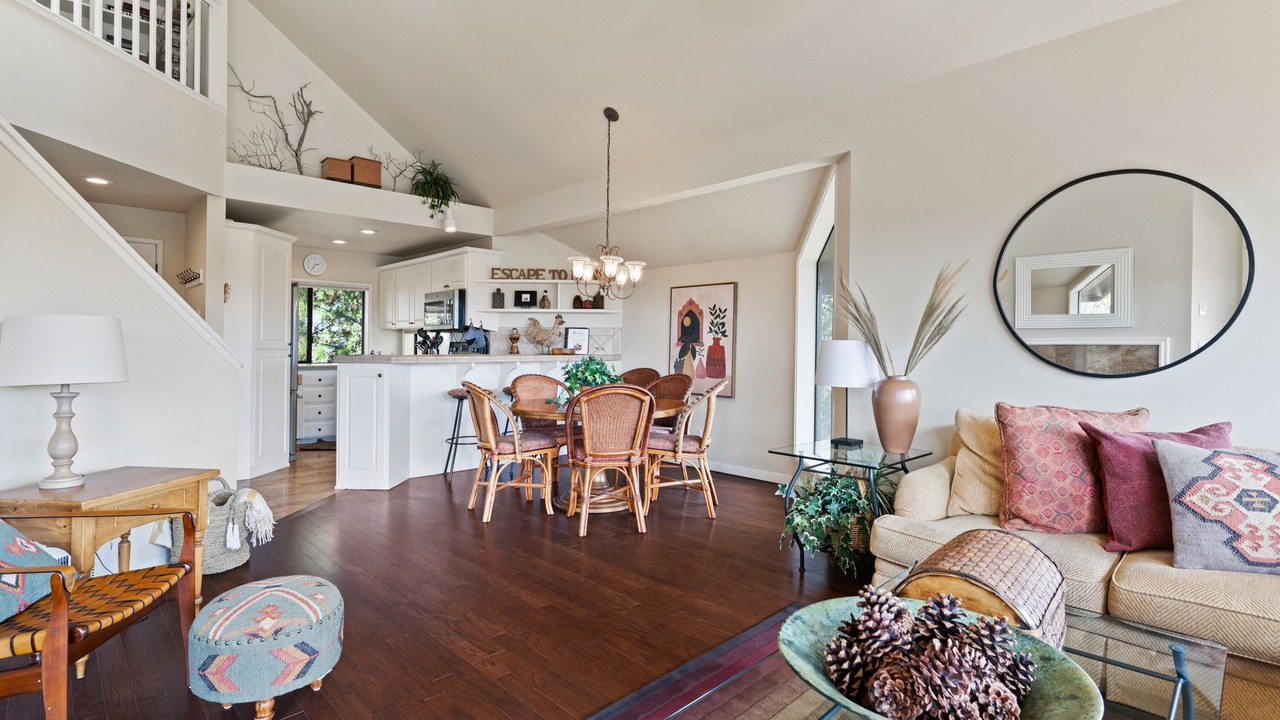 Photo of Livingroom in Century West