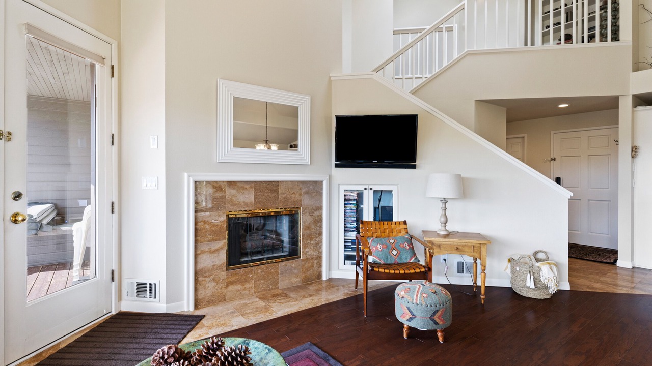 Photo of Livingroom in Century West