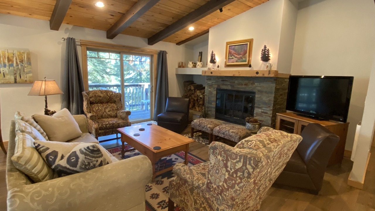 Photo of Livingroom in Country Club Estates