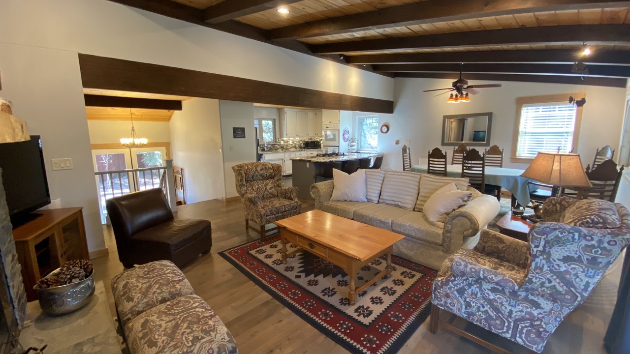 Photo of Livingroom in Country Club Estates
