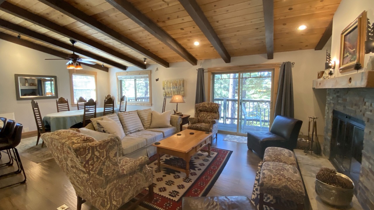 Photo of Livingroom in Country Club Estates