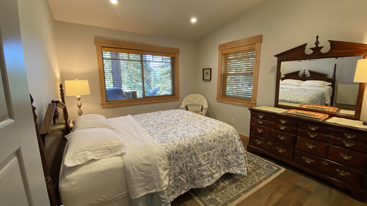 Photo of Bedroom in Country Club Estates