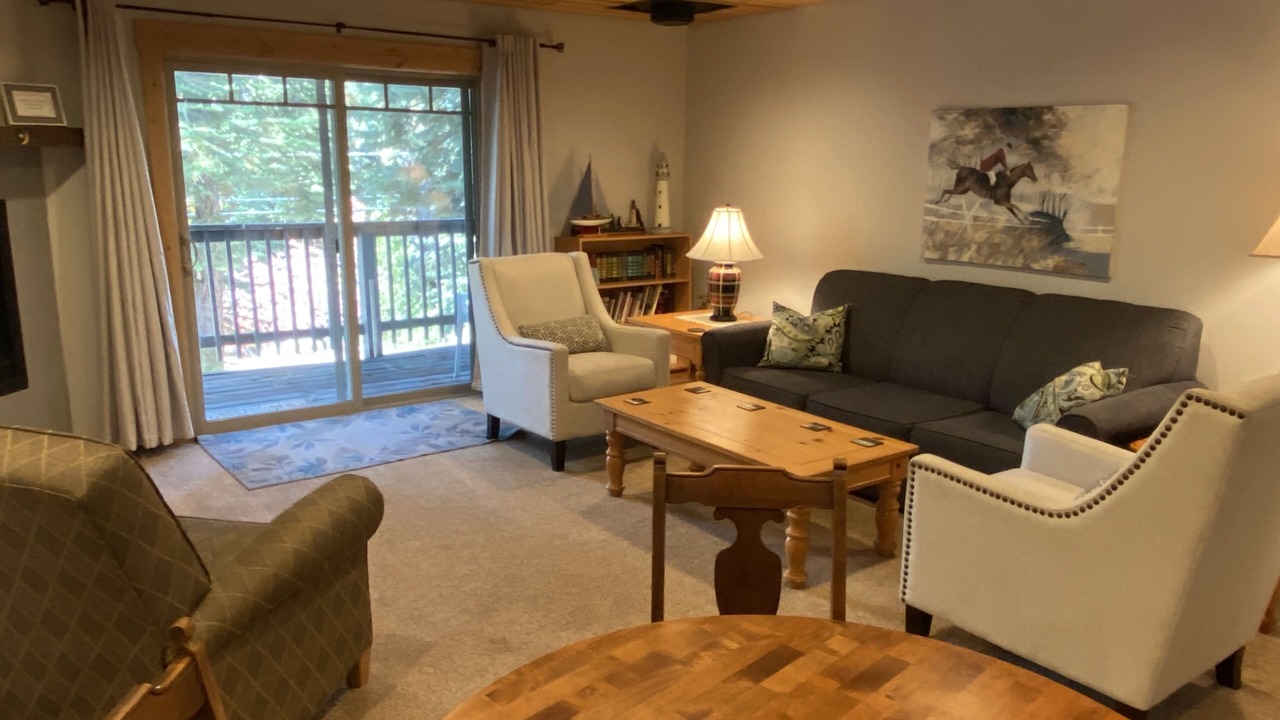 Photo of Livingroom in Country Club Estates