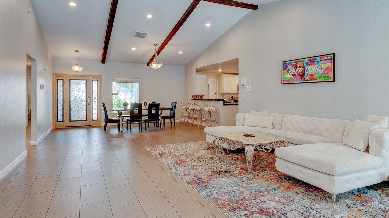 Photo of Livingroom in Rancho Oakey