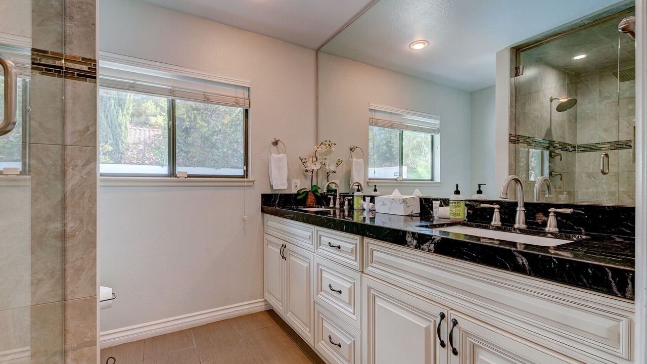 Photo of Bathroom in Rancho Oakey