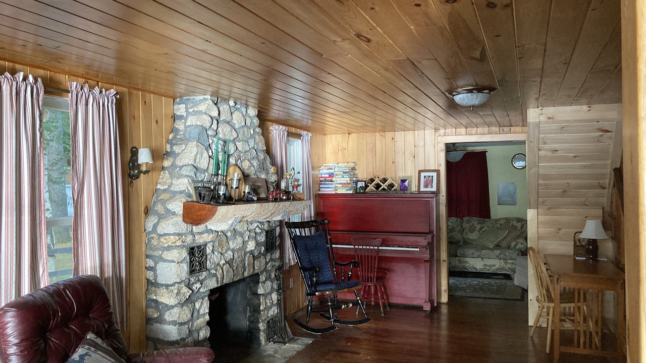 Photo of Livingroom in Raymond