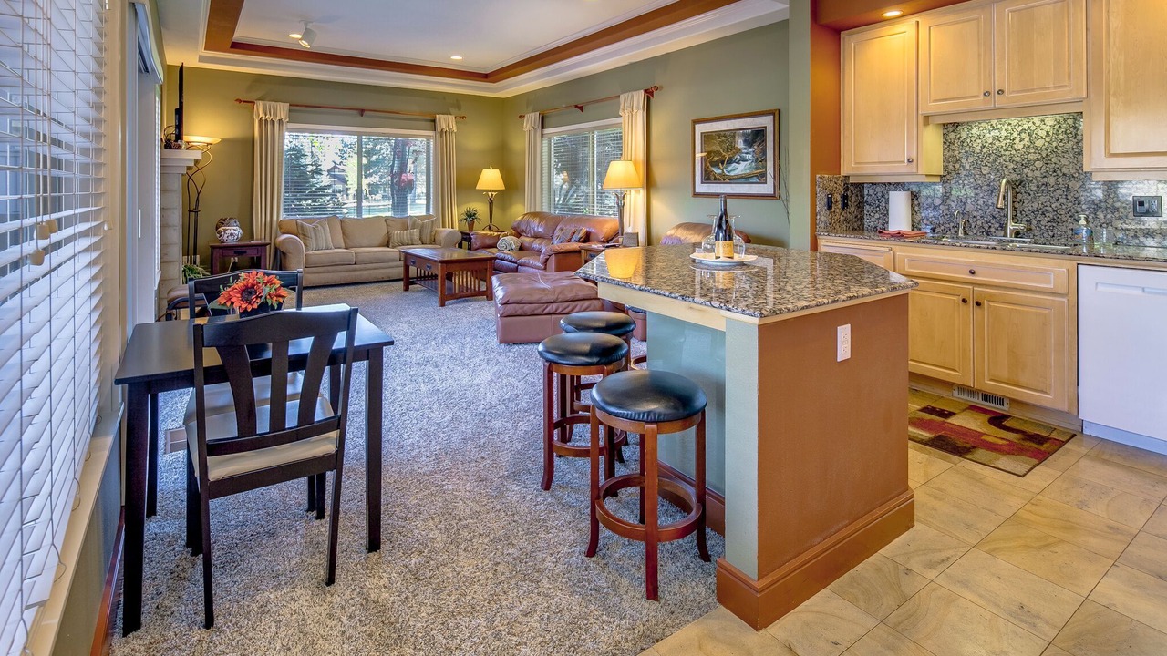 Photo of Livingroom in Broken Top