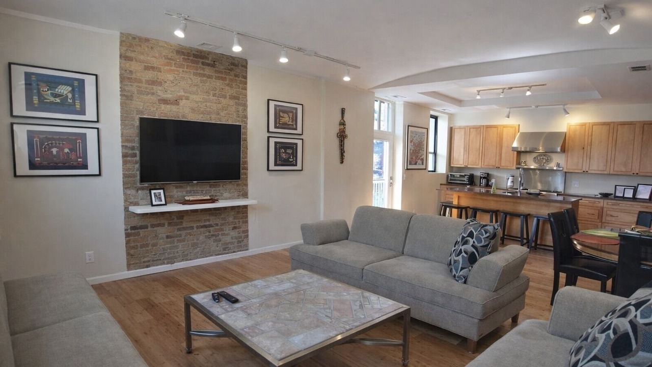 Photo of Livingroom in River North