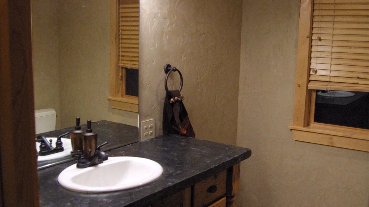 Photo of Bathroom in Island Park