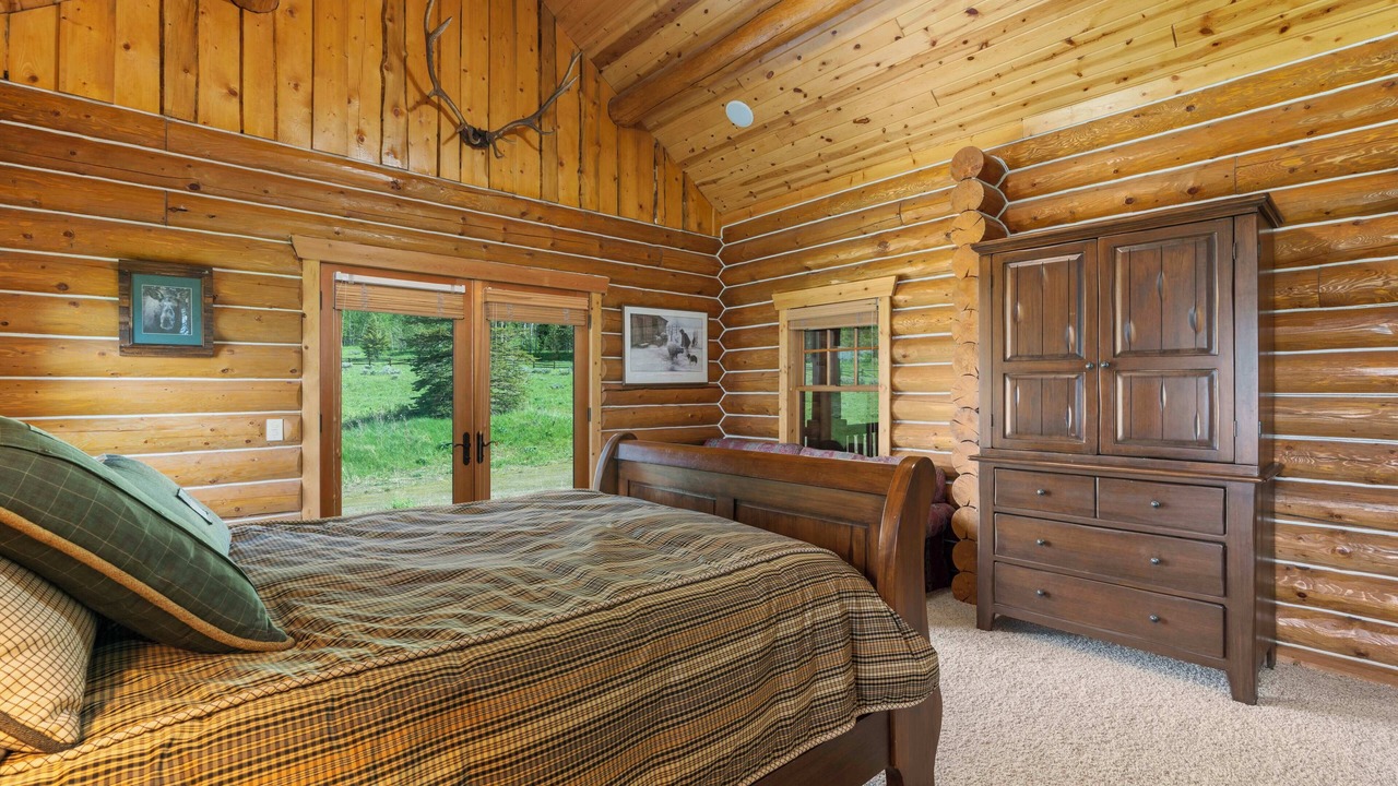 Photo of Bedroom in Island Park