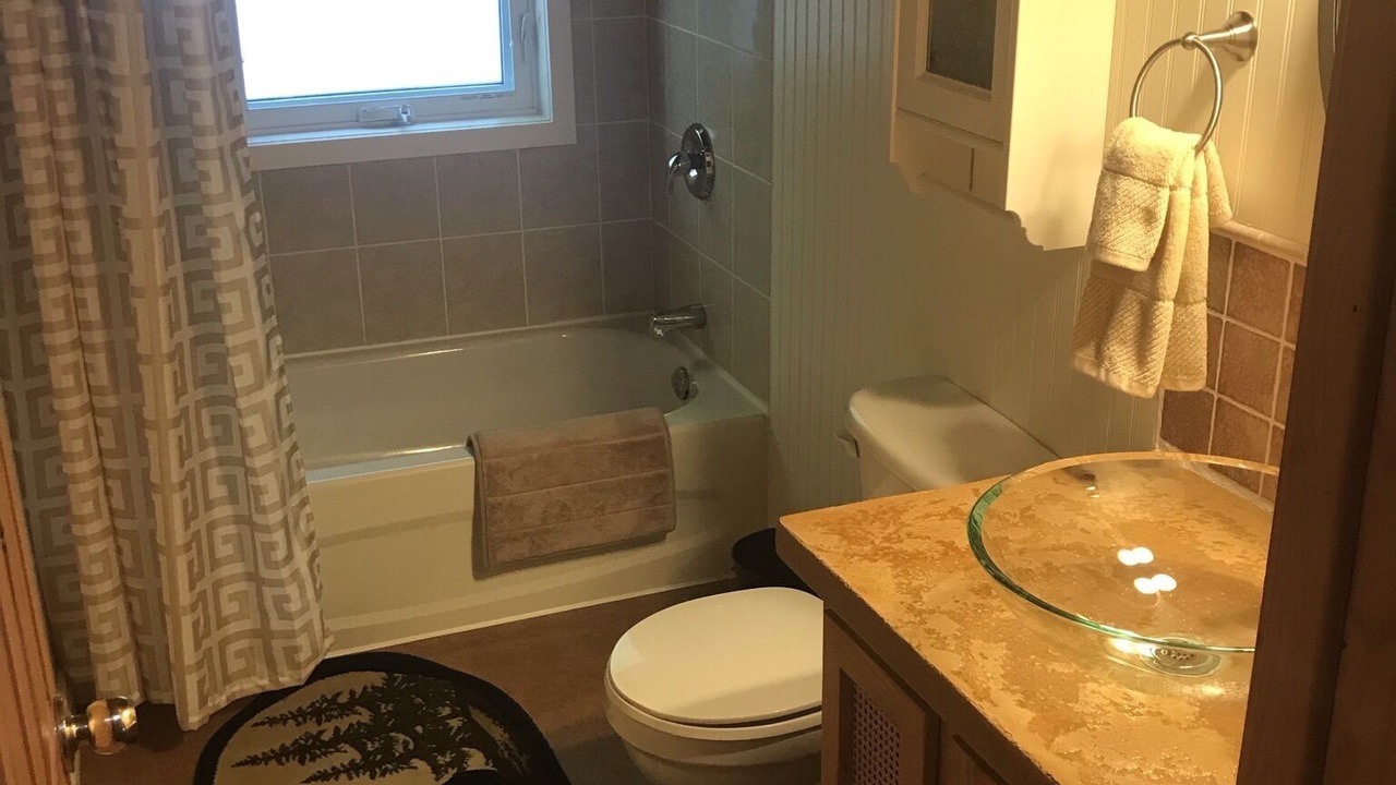 Photo of Bathroom in Dysart et al