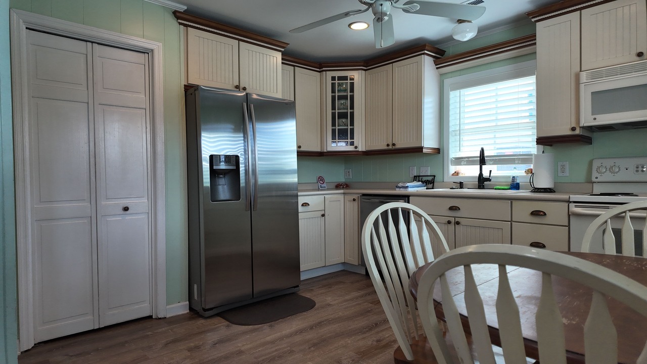 Photo of Kitchen in Inlet Harbour