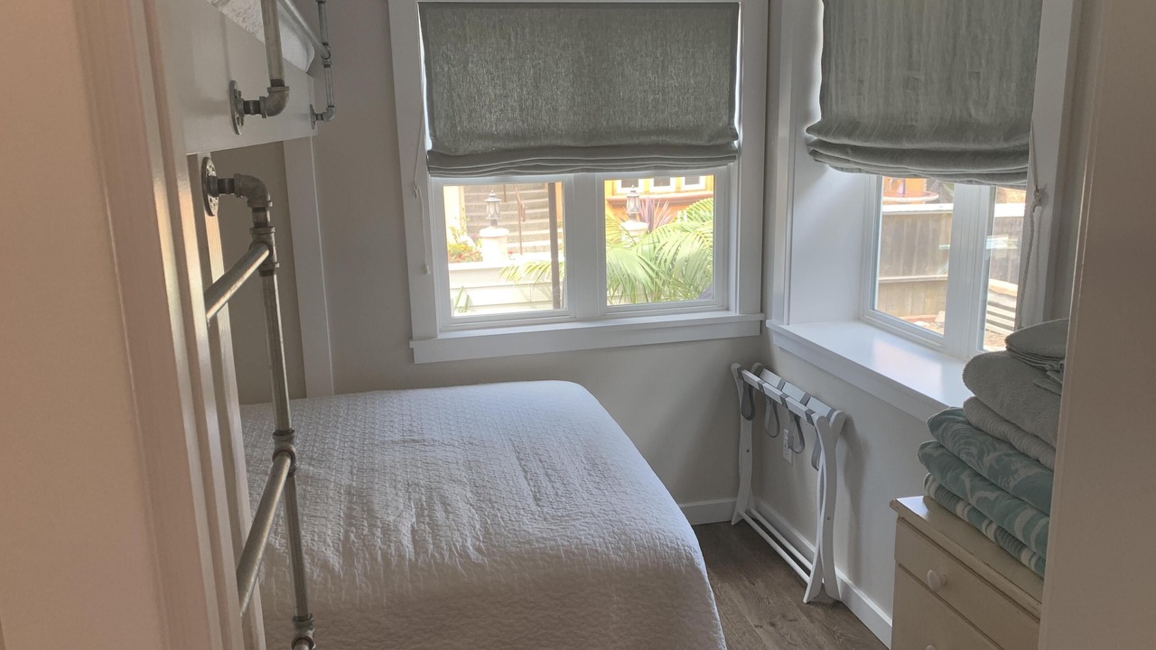 Photo of Bedroom in South Mission Beach