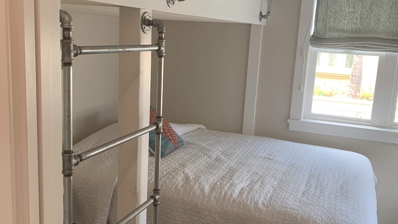 Photo of Bedroom in South Mission Beach
