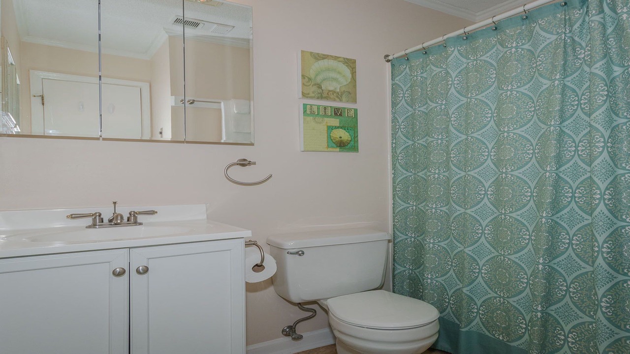 Photo of Bathroom in Garden City