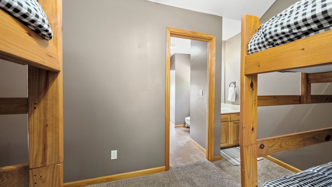 Photo of Bedroom in Lakeside Estates