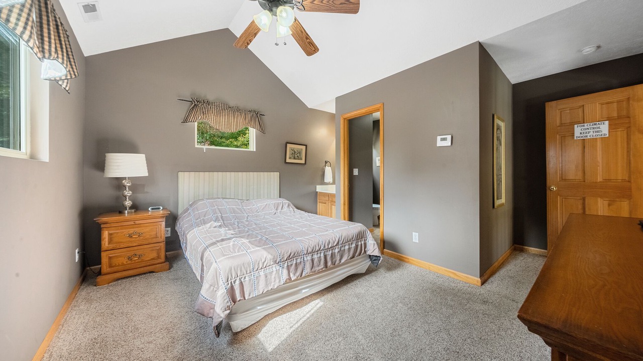 Photo of Bedroom in Lakeside Estates
