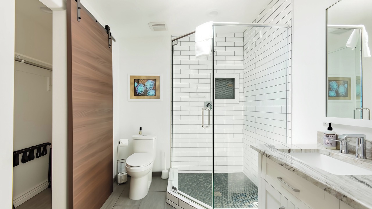 Photo of Bathroom in Pierson Place Historic District