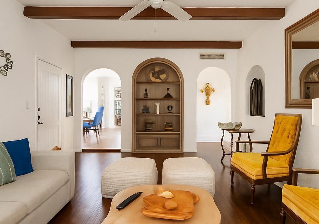 Photo of Livingroom in Pierson Place Historic District
