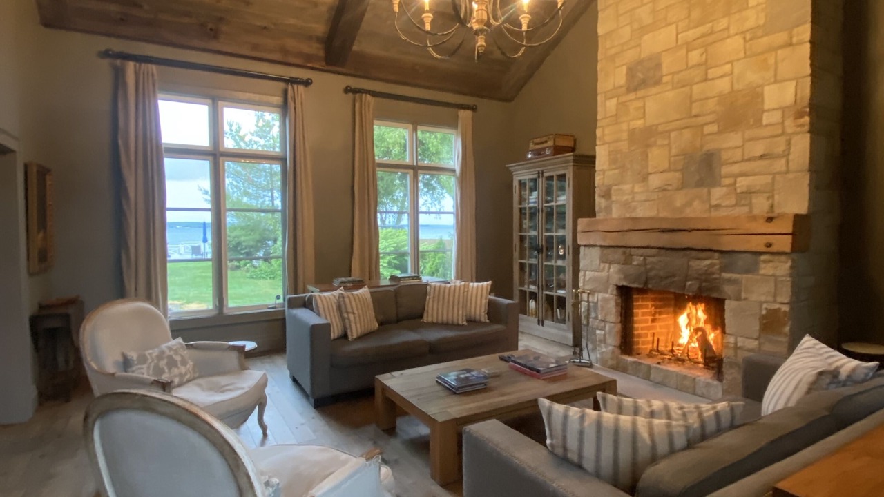 Photo of Livingroom in Big Bay Point