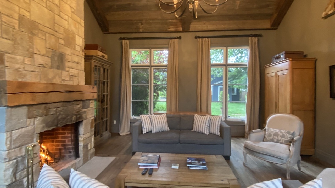 Photo of Livingroom in Big Bay Point