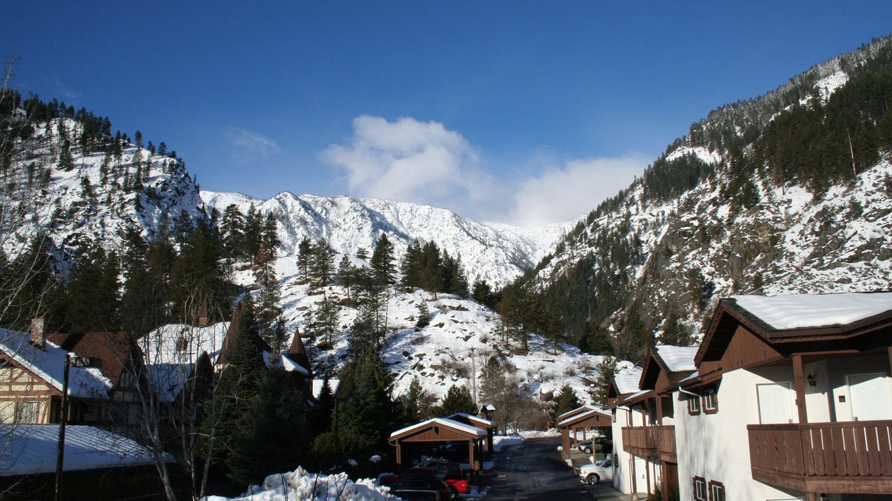Photo of Others in Downtown Leavenworth